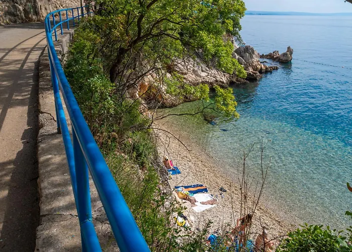 Anamia By Interhome Кострена