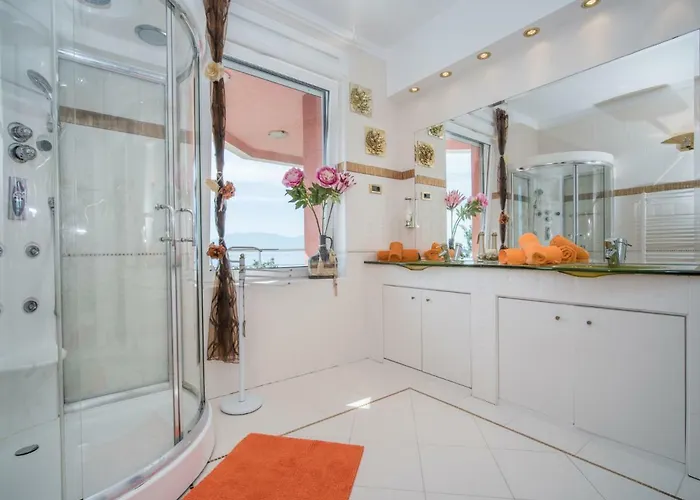 Anamia By Interhome Kostrena