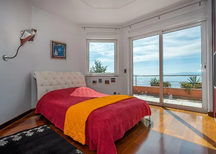 Anamia By Interhome Кострена