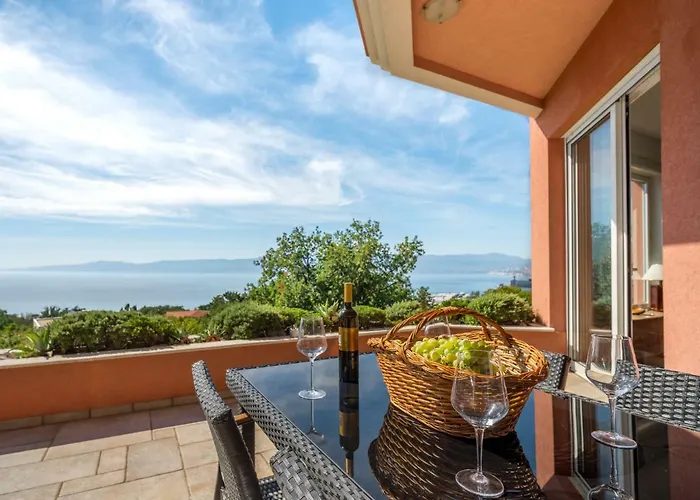 Anamia By Interhome Кострена